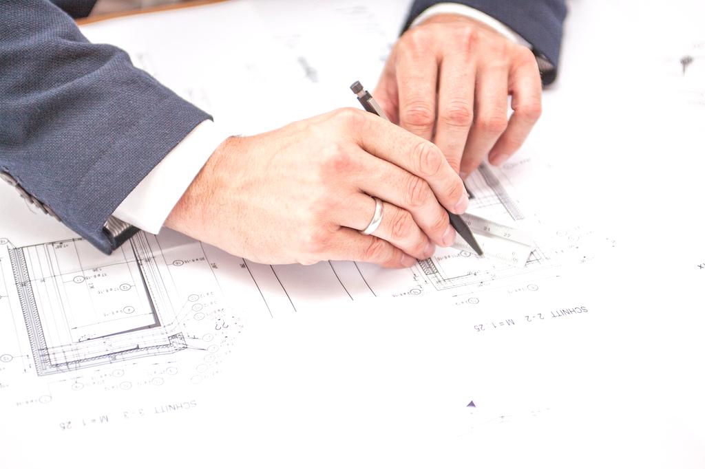 Profesjonalna konsultacja biznesowa w eleganckim biurze