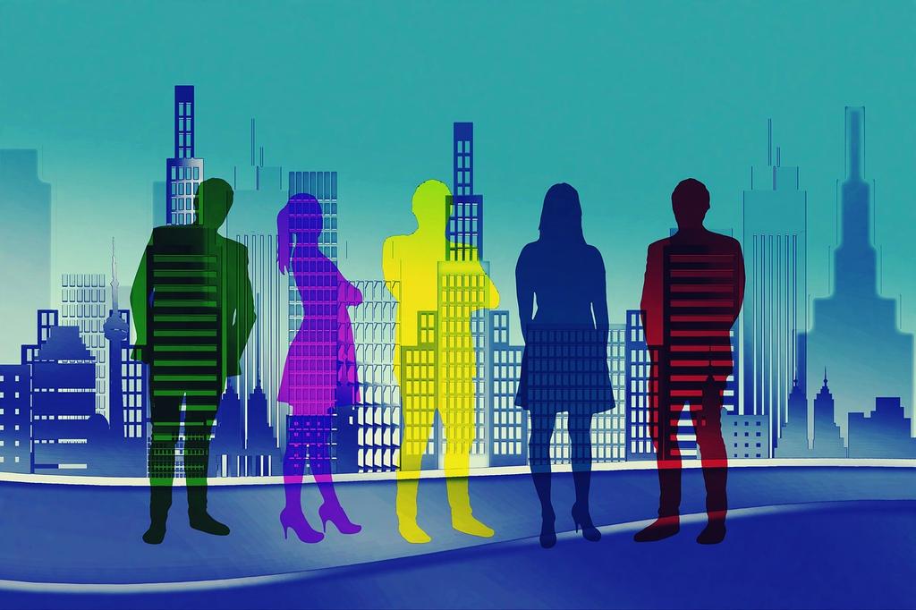 Zespół specjalistów pracujących nad transformacją cyfrową w nowoczesnym biurze